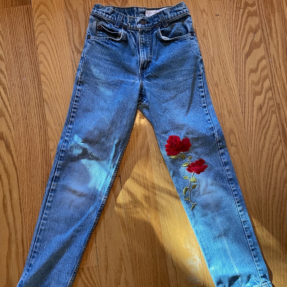 27x32 SMALL Student Fit vintage ORANGE TAB Levi’s with rose patch